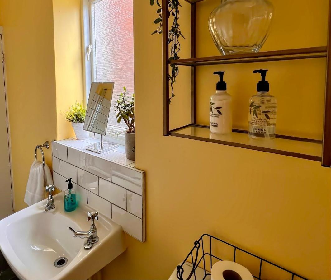 Charming Victorian Cottage Steps From Historic Chester - Free Parking מראה חיצוני תמונה